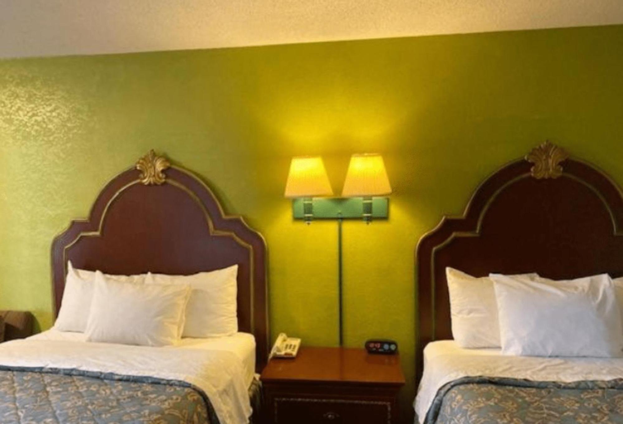 Travelodge By Wyndham Sellersburg Exterior foto